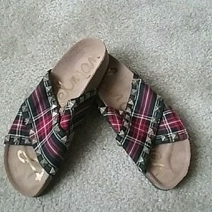 Sam Edelman ARINA criss cross gold studded sandal